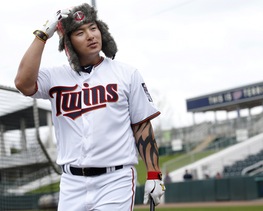 New Twins slugger Byung Ho Park is already into the spirit of things at spring training, modeling a Twins bomber hat during a commercial shoot Wednesday.